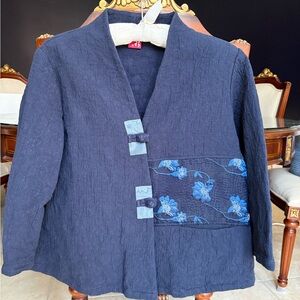 Bracelet sleeve navy collarless jacket with floral touch